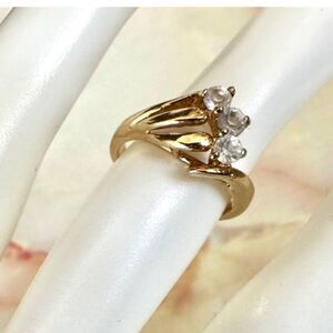 Gold tone rhinestone ring